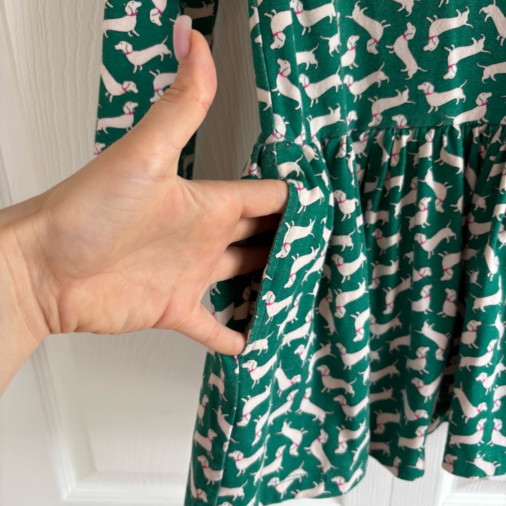 Boden Printed Jersey Dress In Hike Green Sausage Dogs 6-7 Long Sleeve Novelty - Picture 4 of 8